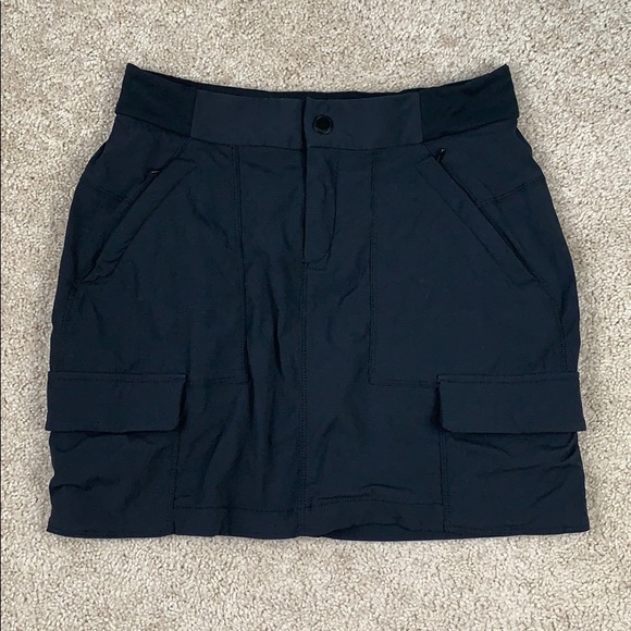 Athleta Dresses & Skirts - Athleta black skirt sz 6